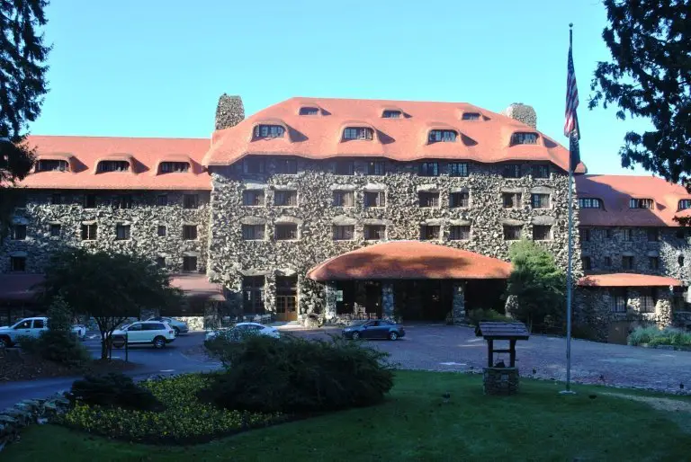 Front Entrance to the Omni Grove Park Inn Asheville, NC