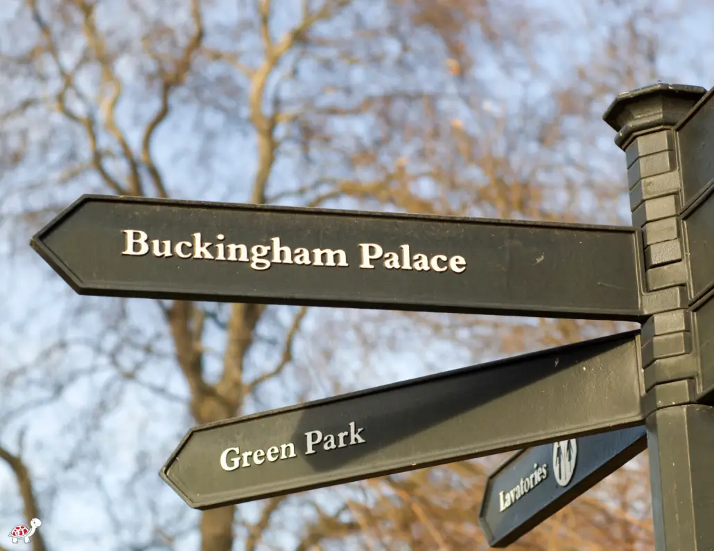 sign post to Buckingham Palace